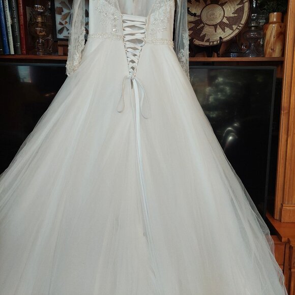 White Mary's Tulle Bridal Ball Gown with Crystal Beads size 8 - Picture 12 of 17